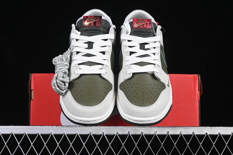 All Categories Nk SB Dunk Series Nk SB Dunk Low Low-top sneakers Nk SB Dunk Low "Year Of Snake" Year of the Snake limited low-top casual sneakers HV5980-231